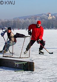Winter: Eishockey im Fnfseenland in Bayern