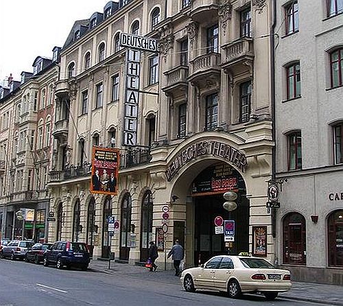 Deutsches Theater in München - Palast des Lächelns in Fröttmaning